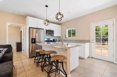 Kitchen - 10024 E Bullard Ave, Clovis, CA 93619 photo 4 of 6