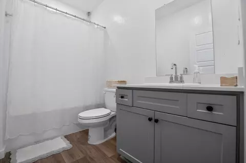 Bath - 4242 Hampton Way, Clovis, CA 93619 photo 2 of 5