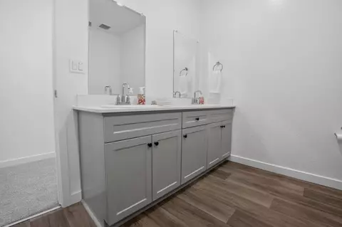 Bath - 4242 Hampton Way, Clovis, CA 93619 photo 4 of 5