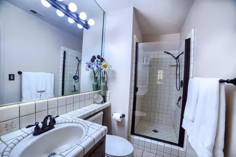 Bath - 409 California Ave, Madera, CA 93637 photo 4 of 5
