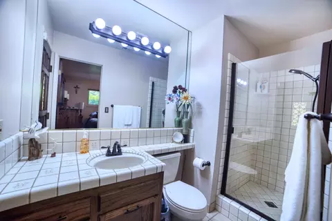 Bath - 409 California Ave, Madera, CA 93637 photo 5 of 5