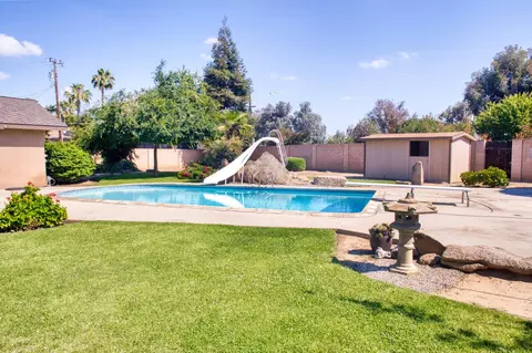 Exterior - 409 California Ave, Madera, CA 93637 photo 9 of 11