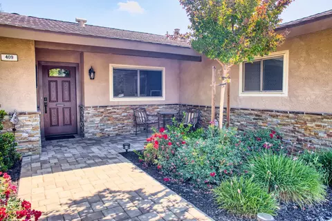 Exterior - 409 California Ave, Madera, CA 93637 photo 4 of 11