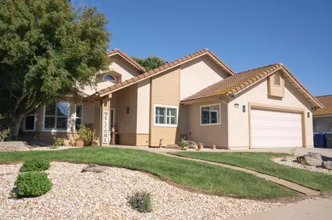 121 Magnolia Ave, Clovis, CA 93611