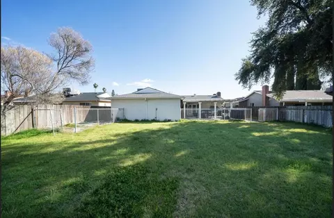 Exterior - 1725 Fairmont Ave, Clovis, CA 93611 photo 4 of 8