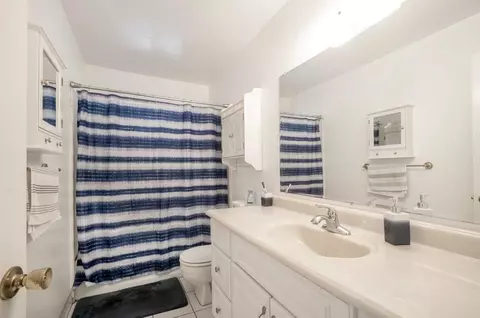 Bath - 1725 Fairmont Ave, Clovis, CA 93611 photo 1 of 1