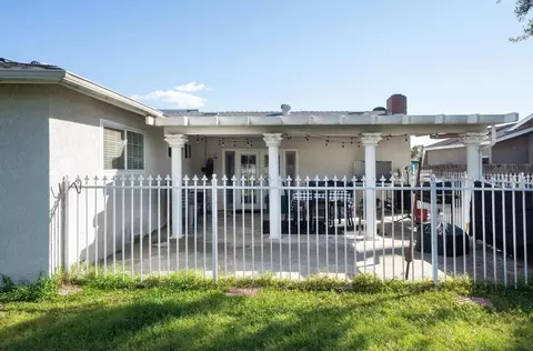 Exterior - 1725 Fairmont Ave, Clovis, CA 93611 photo 6 of 8