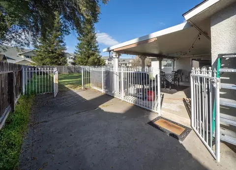 Exterior - 1725 Fairmont Ave, Clovis, CA 93611 photo 7 of 8