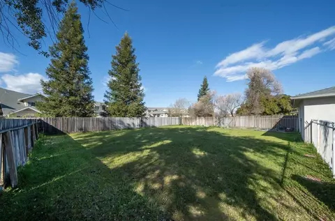 Exterior - 1725 Fairmont Ave, Clovis, CA 93611 photo 5 of 8
