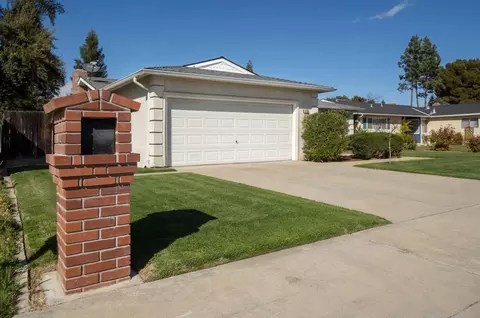 Exterior - 1725 Fairmont Ave, Clovis, CA 93611 photo 8 of 8