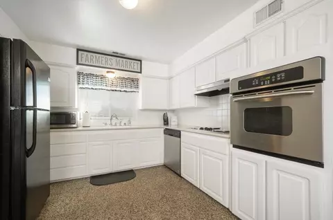 Kitchen - 1725 Fairmont Ave, Clovis, CA 93611 photo 1 of 1