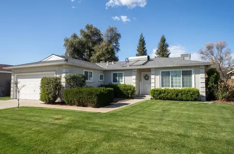 Exterior - 1725 Fairmont Ave, Clovis, CA 93611 photo 2 of 8