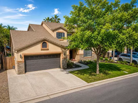 8434 N Savory Way, Fresno, CA 93720