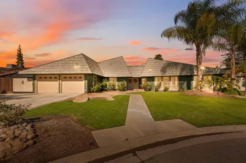 2778 W Robinwood Ln, Fresno, CA 93711