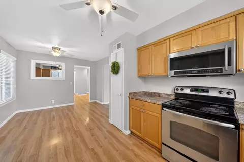Kitchen - 1091 Stanford Ave, Clovis, CA 93611 photo 4 of 6