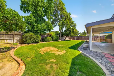 Exterior - 1091 Stanford Ave, Clovis, CA 93611 photo 4 of 10