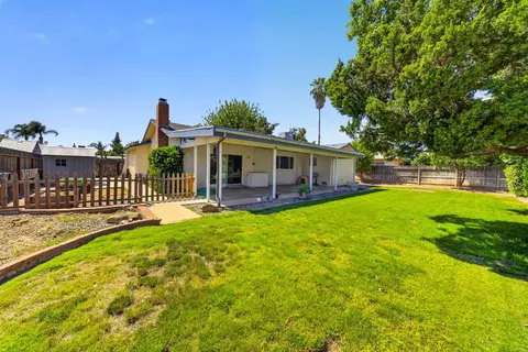 Exterior - 1091 Stanford Ave, Clovis, CA 93611 photo 7 of 10