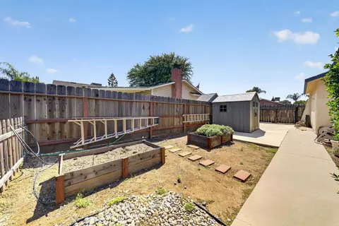 Exterior - 1091 Stanford Ave, Clovis, CA 93611 photo 8 of 10