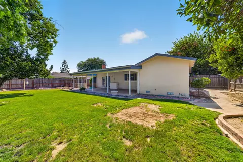 Exterior - 1091 Stanford Ave, Clovis, CA 93611 photo 5 of 10