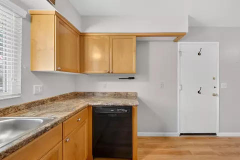 Kitchen - 1091 Stanford Ave, Clovis, CA 93611 photo 6 of 6