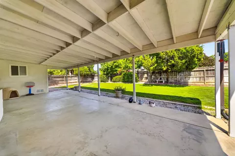 Exterior - 1091 Stanford Ave, Clovis, CA 93611 photo 3 of 10