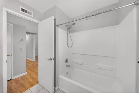 Bath - 1091 Stanford Ave, Clovis, CA 93611 photo 2 of 5