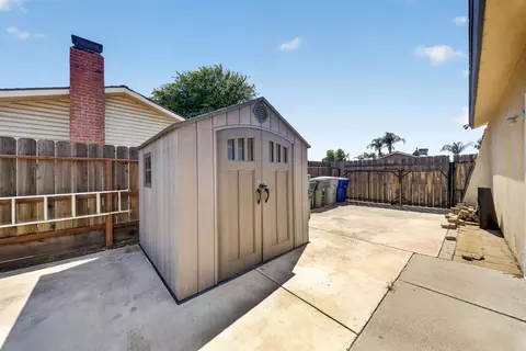 Exterior - 1091 Stanford Ave, Clovis, CA 93611 photo 10 of 10