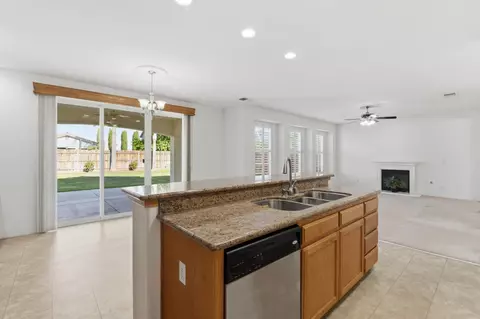 Living - 1406 Lily Ave, Sanger, CA 93657 photo 8 of 9