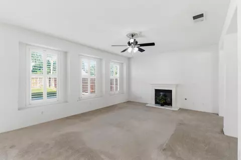 Living - 1406 Lily Ave, Sanger, CA 93657 photo 6 of 9