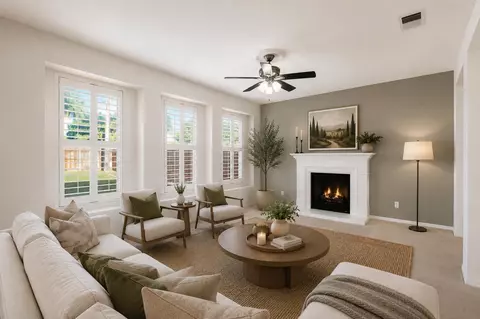 Living - 1406 Lily Ave, Sanger, CA 93657 photo 7 of 9