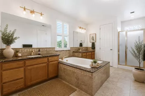 Bath - 1406 Lily Ave, Sanger, CA 93657 photo 3 of 3