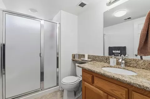 Bath - 1406 Lily Ave, Sanger, CA 93657 photo 1 of 3