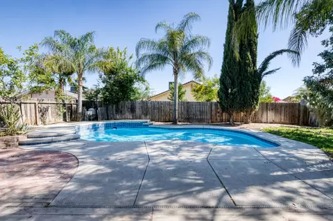 Exterior - 2929 W Sinclair St, Caruthers, CA 93609 photo 2 of 4