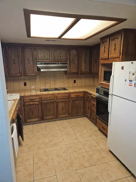 Kitchen - 1657 Willow Ave, Clovis, CA 93612 photo 1 of 3