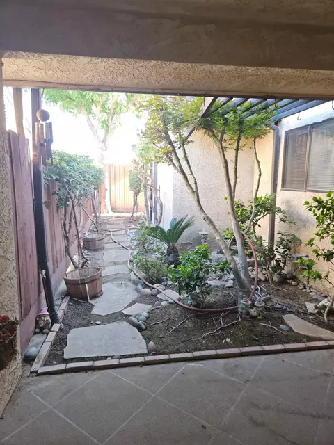 Exterior - 1657 Willow Ave, Clovis, CA 93612 photo 3 of 5