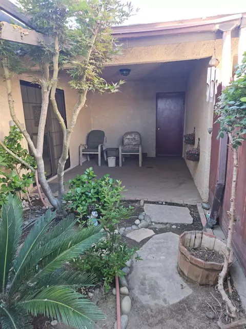 Exterior - 1657 Willow Ave, Clovis, CA 93612 photo 5 of 5
