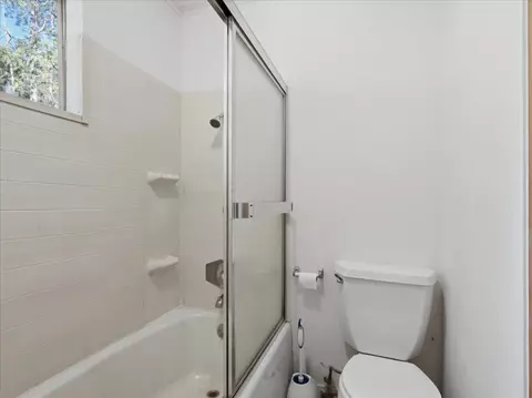 Bath - 45167 Tolladay Rd, Oakhurst, CA 93644 photo 2 of 3