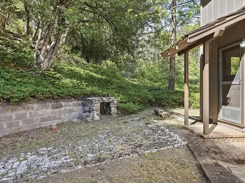 Exterior - 45167 Tolladay Rd, Oakhurst, CA 93644 photo 12 of 21
