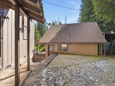 Exterior - 45167 Tolladay Rd, Oakhurst, CA 93644 photo 11 of 21
