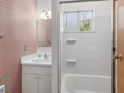 Bath - 45167 Tolladay Rd, Oakhurst, CA 93644 photo 1 of 3