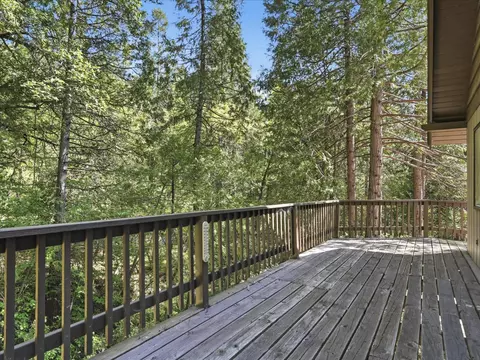 Exterior - 45167 Tolladay Rd, Oakhurst, CA 93644 photo 6 of 21