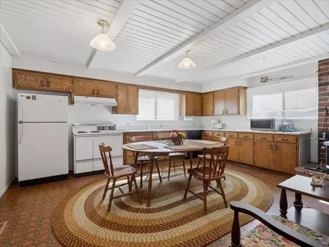 Kitchen - 45167 Tolladay Rd, Oakhurst, CA 93644 photo 1 of 2