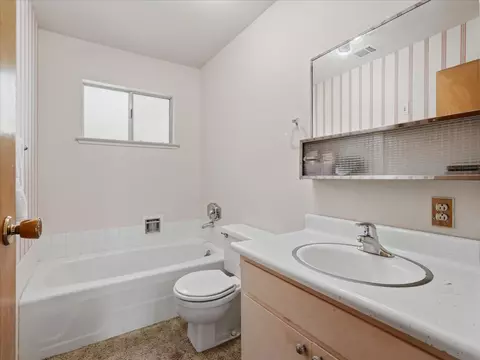 Bath - 45167 Tolladay Rd, Oakhurst, CA 93644 photo 3 of 3