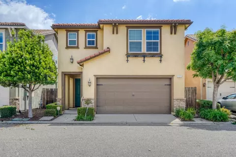 1525 N Piccadilly Ln, Clovis, CA 93619