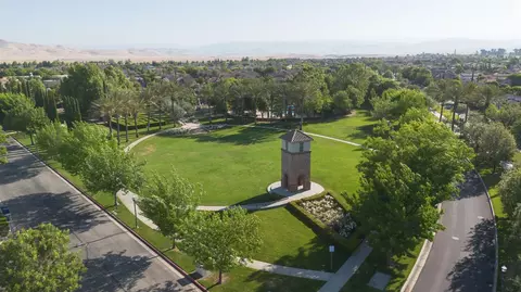View/Area - 1525 N Piccadilly Ln, Clovis, CA 93619 photo 3 of 4