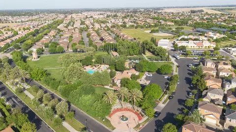 View/Area - 1525 N Piccadilly Ln, Clovis, CA 93619 photo 2 of 4