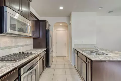 Entry Way - 1525 N Piccadilly Ln, Clovis, CA 93619 photo 2 of 2