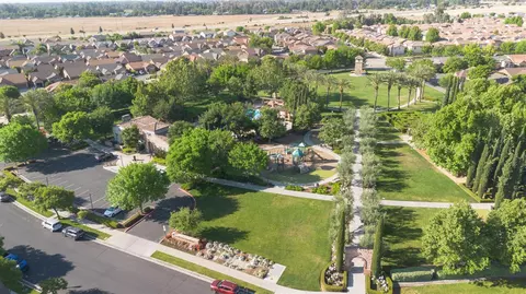 View/Area - 1525 N Piccadilly Ln, Clovis, CA 93619 photo 4 of 4