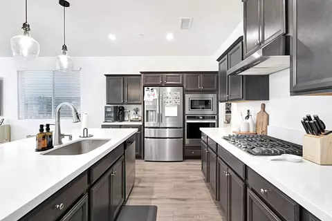Kitchen - 4155 Dennis Ave, Clovis, CA 93619 photo 8 of 8
