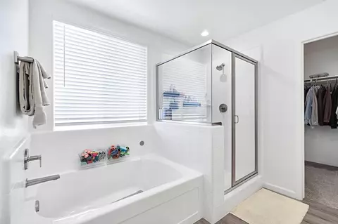 Bath - 4155 Dennis Ave, Clovis, CA 93619 photo 4 of 4
